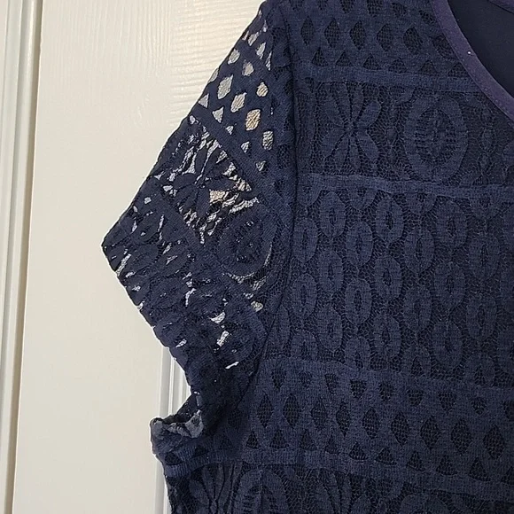 Woman's dress - Picture 4 of 10